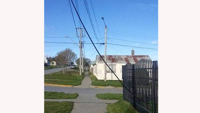 Cables colgando | La Prensa Austral