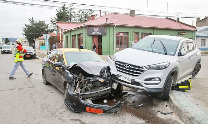 Accidente entre un taxi y vehículo particular deja dos lesionados | La ...