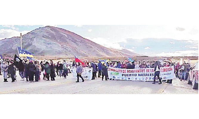 Asistentes se tomaron ruta de Natales y convocaron a paro regional por ...
