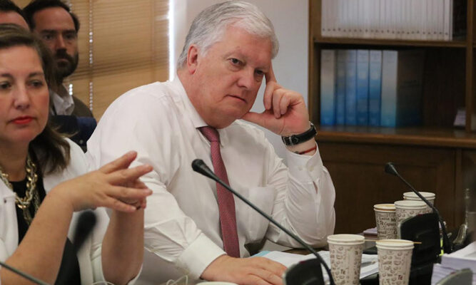 Senador Kusanovic acusa “traición” del gobierno de Kast tras no ser invitado a reunión con ministra de Seguridad