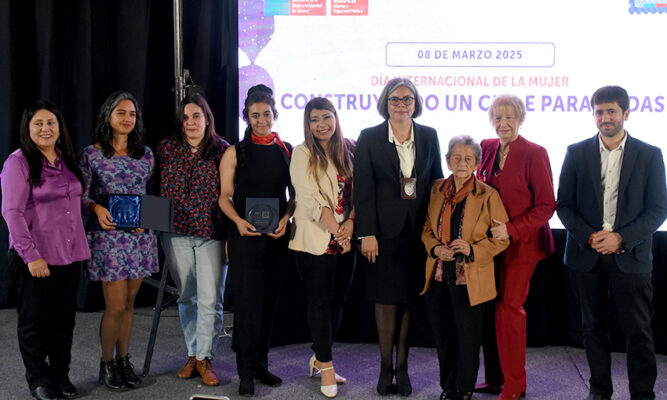 Gobierno reconoce a ocho mujeres en su Día Internacional | La Prensa ...