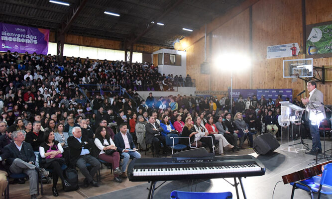 Umag dio la bienvenida a sus 1.100 nuevos alumnos | La Prensa Austral