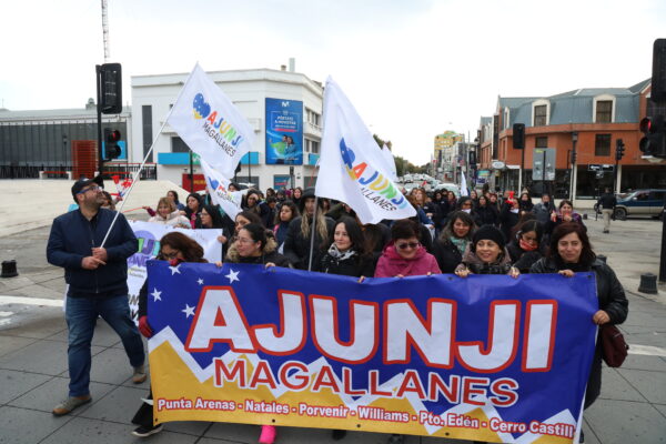 Funcionarios de Junji marcharon en Punta Arenas en el marco de paro ...