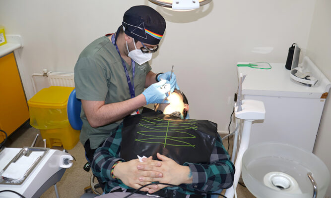 ¡Sonrisas Saludables en Burgos! El Hospital Augusto Essmann Ofrece Miles de Atenciones de Periodoncia Gratuitas