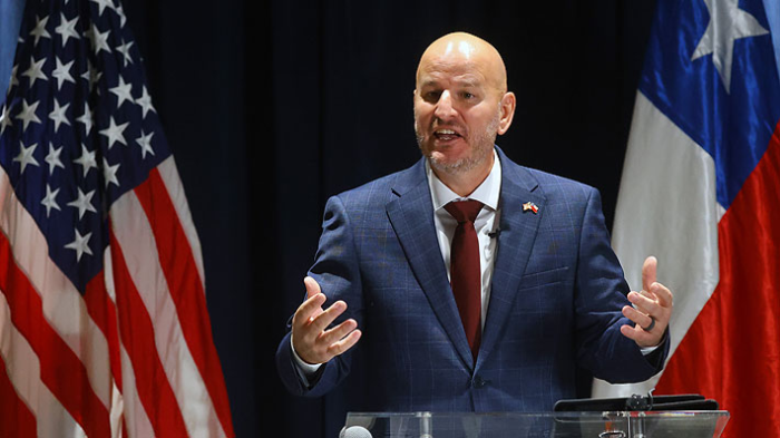 Embajador de EE.UU. en Chile dice estar  “decepcionado” tras críticas de Boric a  Trump: “Está dañando a los chilenos”