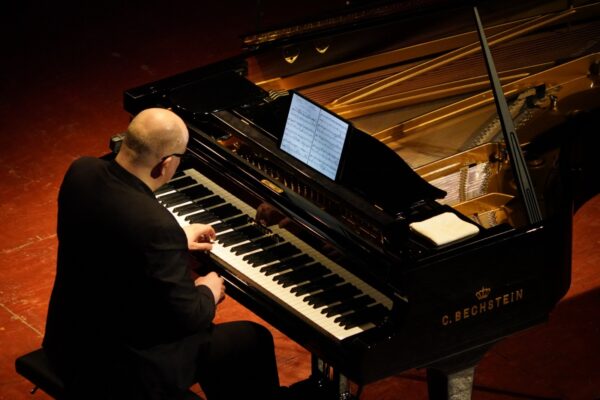 Pianista letón Armands Abols deslumbró al público magallánico | La ...
