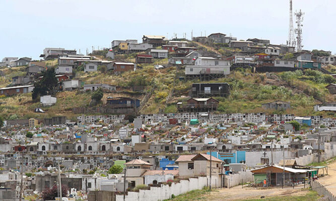 Cerro Centinela: Desalojo Avanza, Futuro Incierto Para Cientos