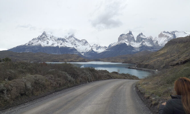 Expulsan a turista de Torres del Paine tras ser sorprendido fumando y agredir a guardaparques