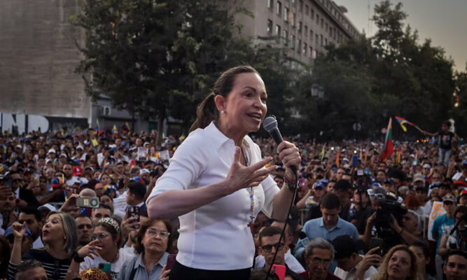 María Corina Machado reunió a cerca de 16 mil  venezolanos en masivo encuentro en Santiago
