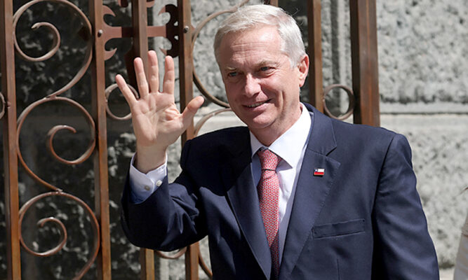 Gobierno de Kast retiró proyecto de negociación ramal del Congreso