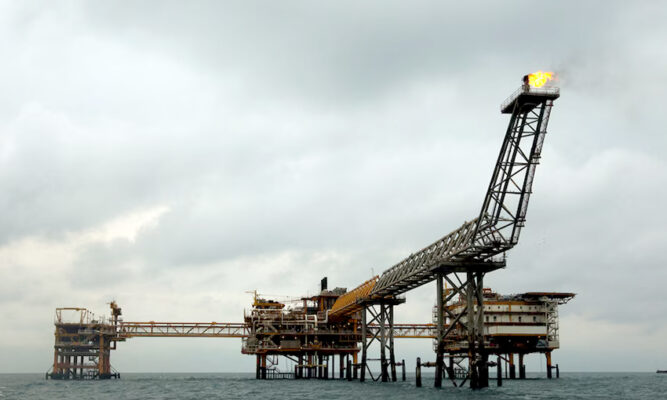 Especialistas advierten que guerra en Irán provocará  “una carnicería” en el mercado energético mundial