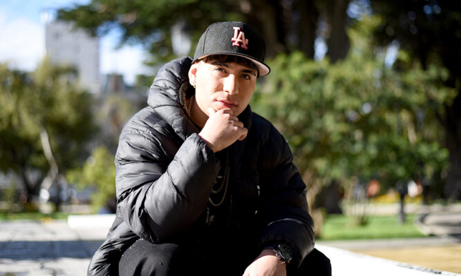 Desde Punta Arenas, cantante urbano Leevy sueña con “pegar un tema” en las radios santiaguinas