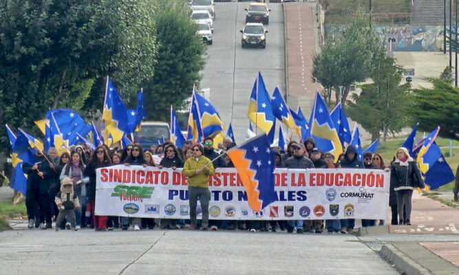 Suspenden clases en Natales por paro de asistentes de la  educación y Slep amenaza con descuentos por días no trabajados
