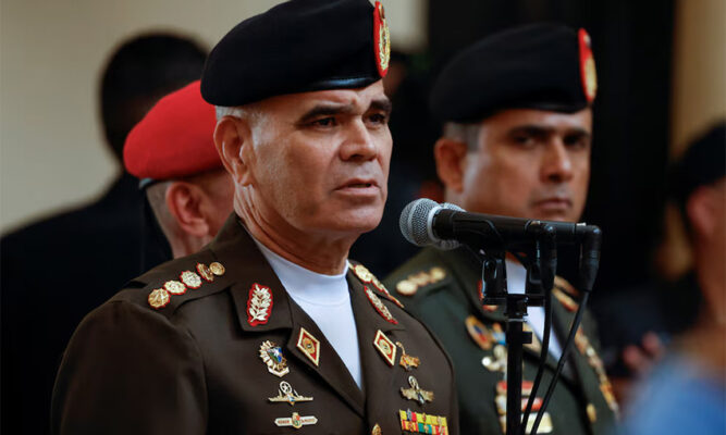 Vladimir Padrino López, el militar más leal a  Nicolás Maduro que fue degradado en Venezuela