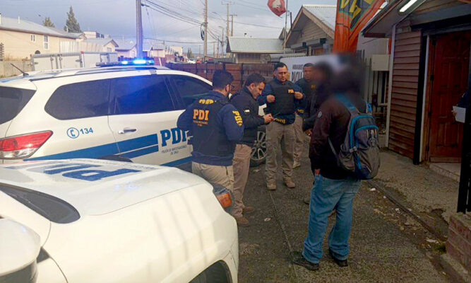 PDI denuncia a 10 extranjeros en situación migratoria  irregular tras fiscalización en Punta Arenas y Natales