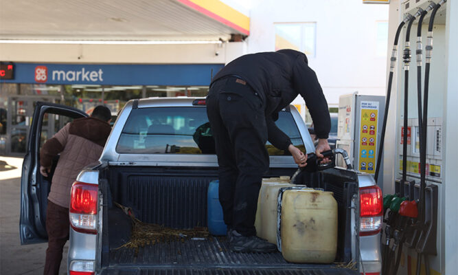 ALZA DE COMBUSTIBLES: Gobierno justifica incremento y busca alternativas
