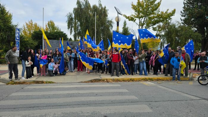 Asistentes de la educación de Puerto Natales marchan por pagos ...