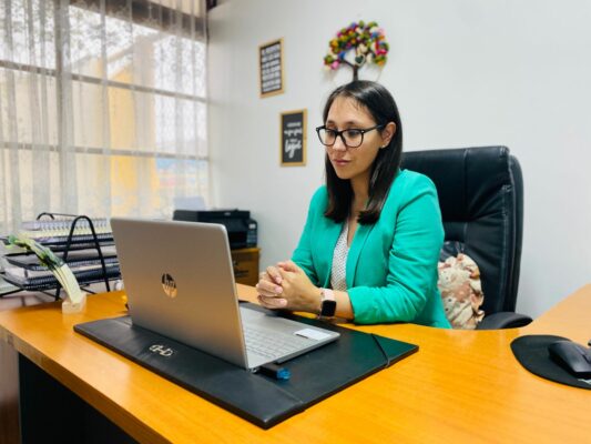 Directora de la Escuela Manuel Bulnes integra academia nacional de liderazgo educativo