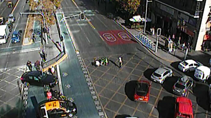 Estudiantes marchan en Santiago y provocan cierres en estaciones de Metro