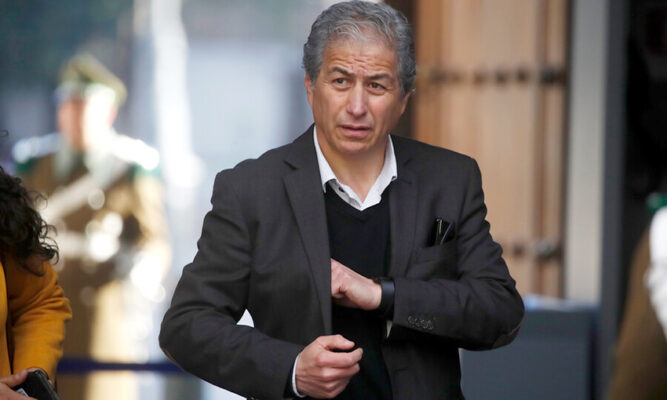 “El debate se equivoca al poner el énfasis sólo  en los pórticos y en la revisión de mochilas”