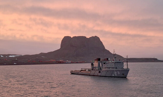 Argentina finaliza campaña antártica con  operaciones científicas y reabastecimiento de bases