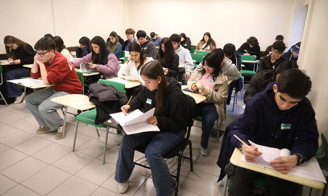 Más de 400 estudiantes rindieron ensayo de la Paes