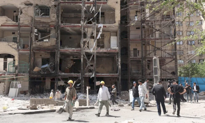 EE.UU. refuerza presencia militar en la región, mientras España y diez países defienden un fin de la guerra negociado para mitigar el daño económico