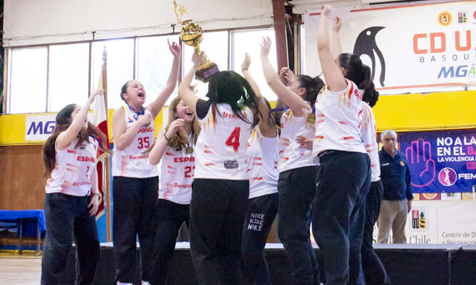 Español inicia defensa de la copa “Javiera Borneck”