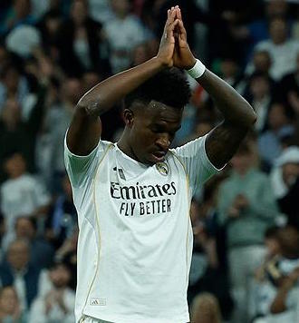 Real Madrid gana entre pifias y Betis pone fin a “sequía”