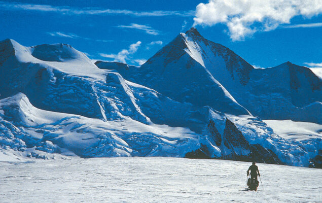 “Chilenos en tierra inexplorada”: Jordan relata la expedición al monte Ellsworth en la Antártica