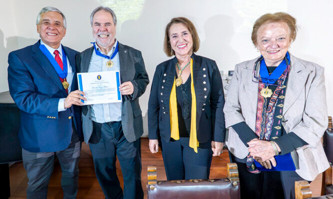 Ricardo Rozzi es incorporado  a la Academia de Ciencias