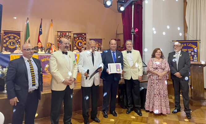 Club de Leones Cruz del Sur presentó obra de centros  de rehabilitación en convención distrital en Osorno