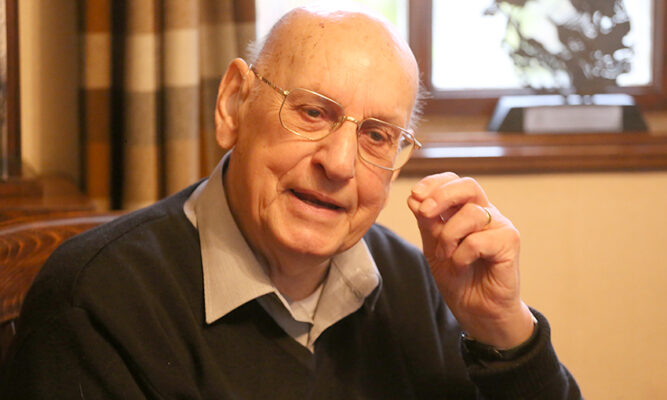 Mateo Martinic entrega antecedentes históricos que aseguran que el estrecho de Magallanes es de dominio exclusivo de Chile