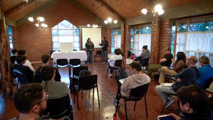 Municipio impulsa formación arbitral en tenis con curso gratuito y una gran convocatoria