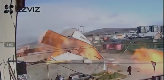 Mujer salvó de milagro de explosión de gas, pero un hombre fue trasladado con quemaduras al hospital