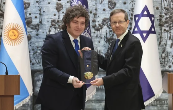 Milei recibe medalla en Israel y refuerza vínculo con la tradición judía