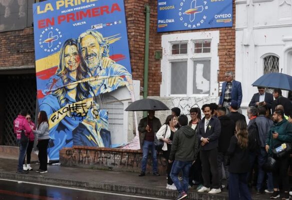 Encapuchados destruyen propaganda y dañan  sede electoral de candidata presidencial colombiana