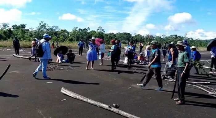 Crisis en Bolivia escala tras ocupación de aeropuerto por partidarios de Evo Morales