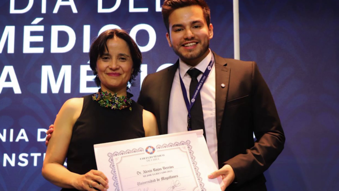 Médico formado en Punta Arenas recibió reconocimiento  del Colegio de la Orden por su desempeño en salud pública