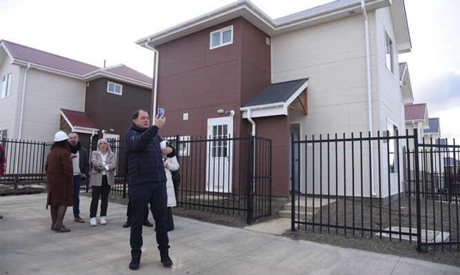Ministro Poduje visita el Plan Habitacional Ciudad de los Vientos: 740 viviendas al surponiente de Punta Arenas