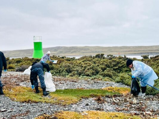 En Porvenir inician el Mes del Mar  con operativo de limpieza de playa