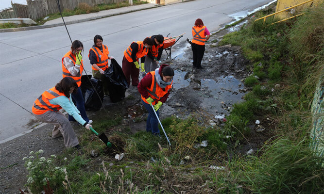 Limpieza comunitaria reunió a vecinos y estudiantes en el barrio “18”