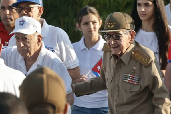 Raúl Castro reaparece en un Primero de Mayo cubano volcado en la defensa frente a EE.UU.