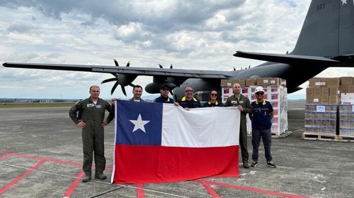 Avión de la FACh entrega 20 toneladas de ayuda humanitaria en Colombia