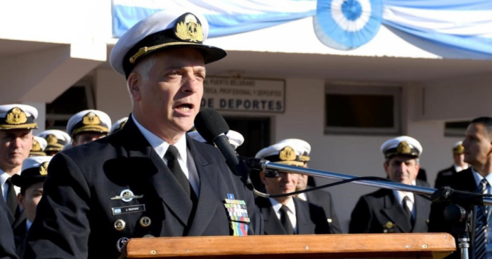 Jefe de la Armada argentina reconoce soberanía chilena sobre el Estrecho de Magallanes