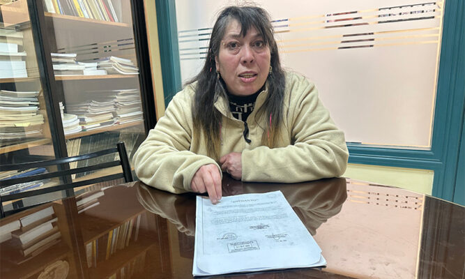 Exdirigenta de agrupación habitacional niega estafa a 300 personas y denuncia acoso político